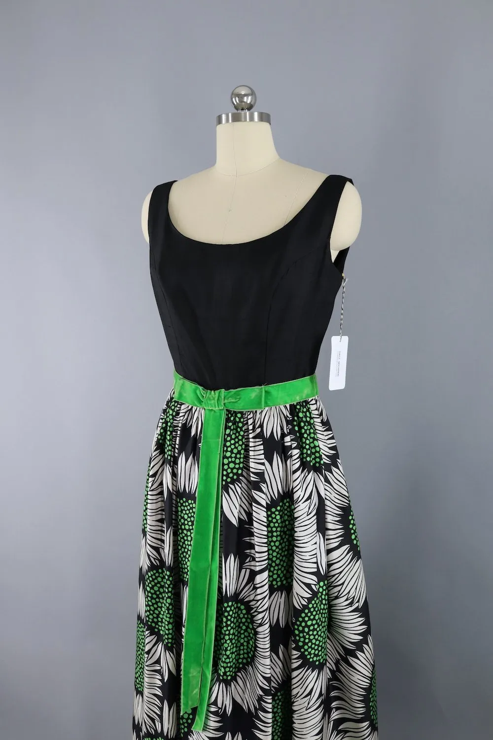 1960s Vintage Maxi Dress / Black & Green Sunflower Floral Print