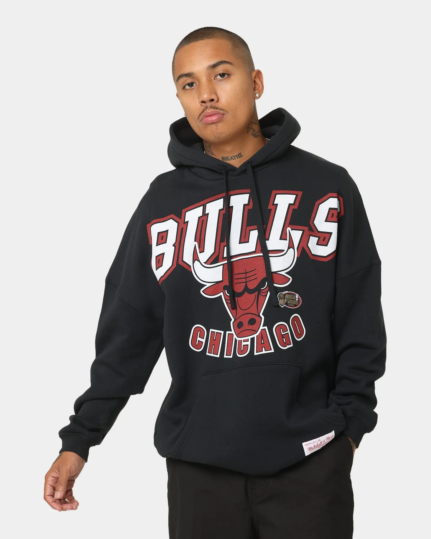 Mitchell & Ness Chicago Bulls XL Invert Arch Vintage Hoodie Faded Black