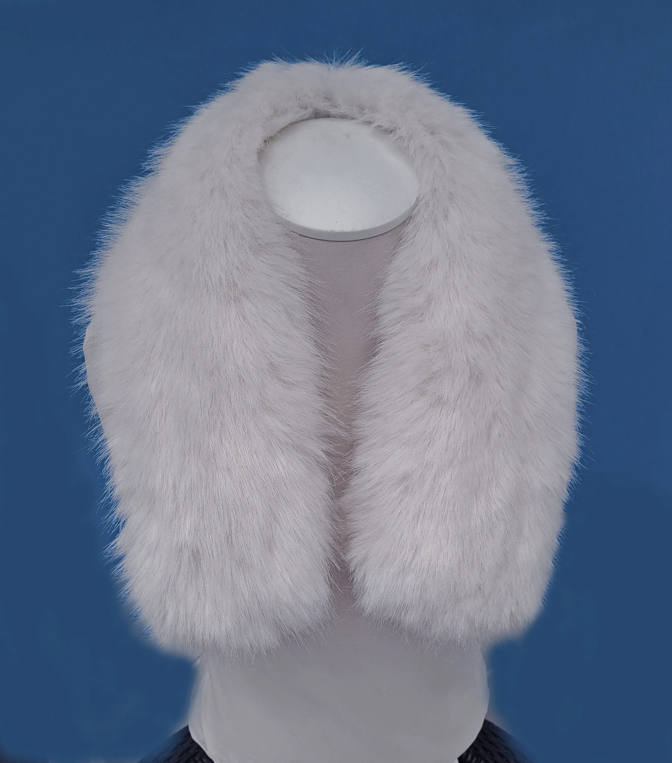 READY to SHIP XL White Silky Faux Fur Vegan Trim Hood 70 cm, Faux Fur Collar Trim Like Real Fox, Fake Fur, Fur Fabric Ruff, Faux Fur Hood