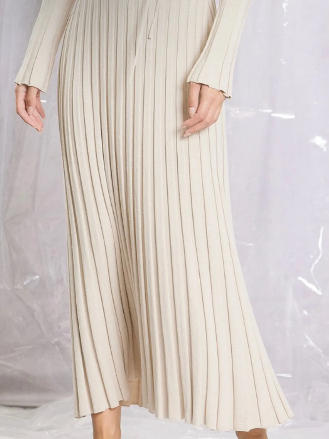 Solid colors pleated knitted maxi dress